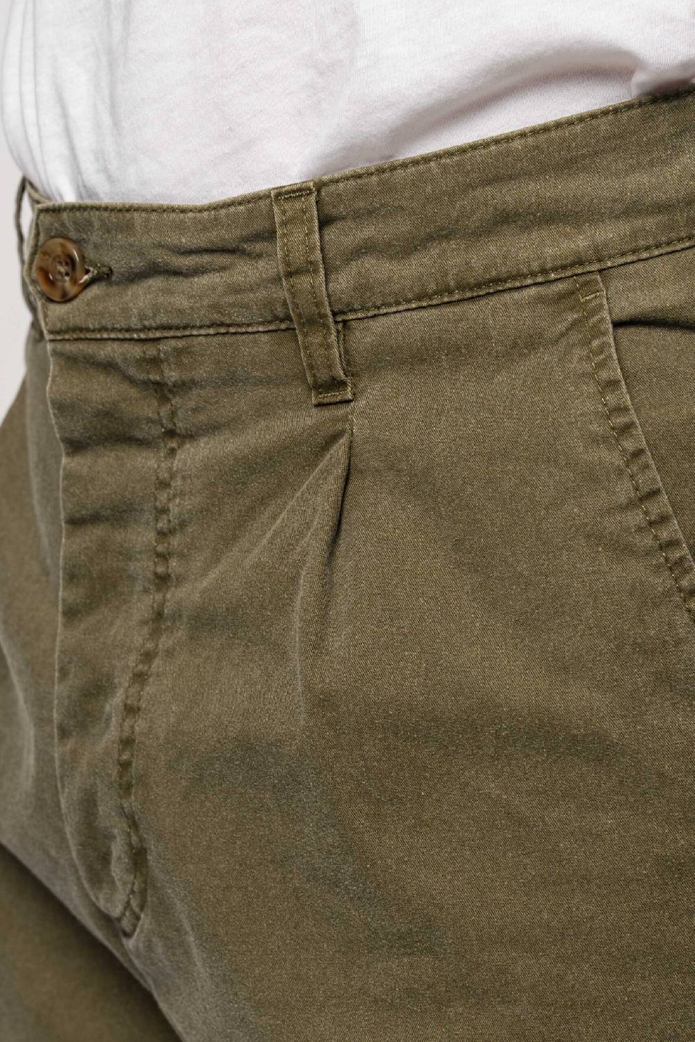 Officina 36 Pantaloni in gabardina delavè verde militare Moda