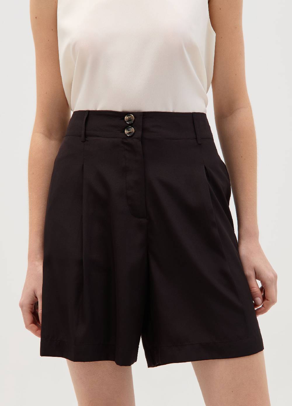Ovs Shorts a vita alta con pinces Saldi Di Fabbrica