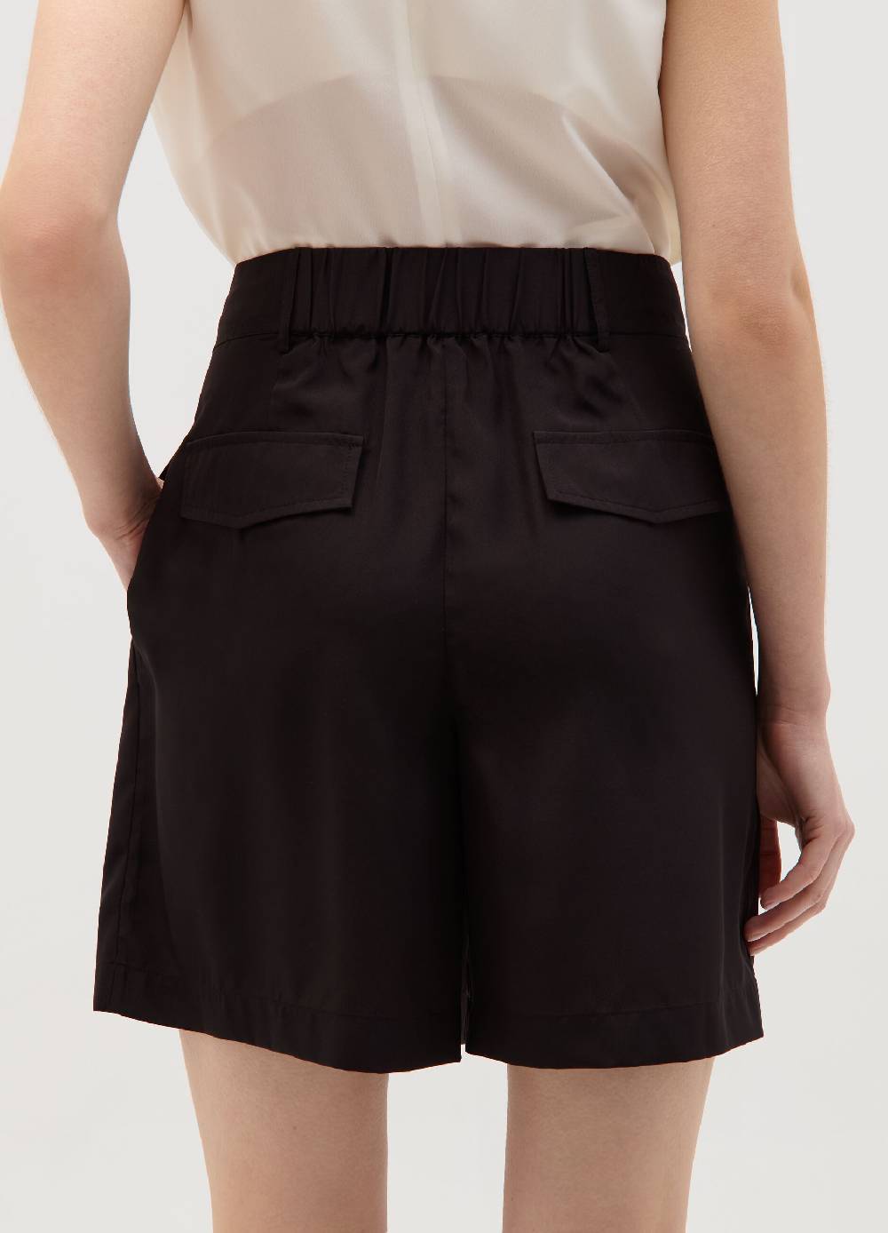 Ovs Shorts a vita alta con pinces Saldi Di Fabbrica
