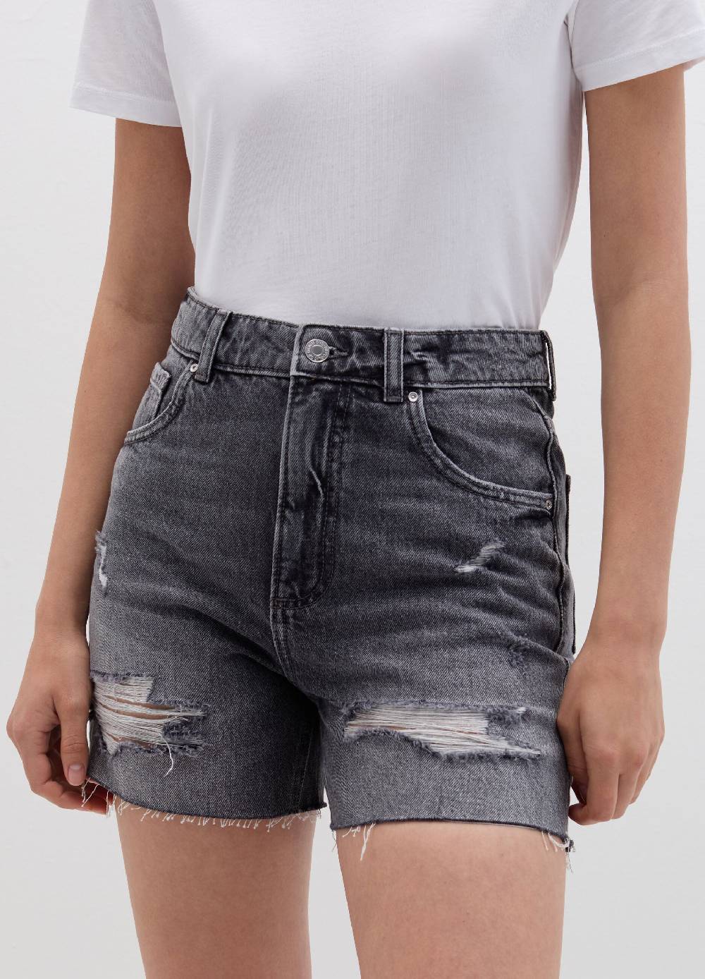 Ovs Shorts mom fit in denim con strappi Economico