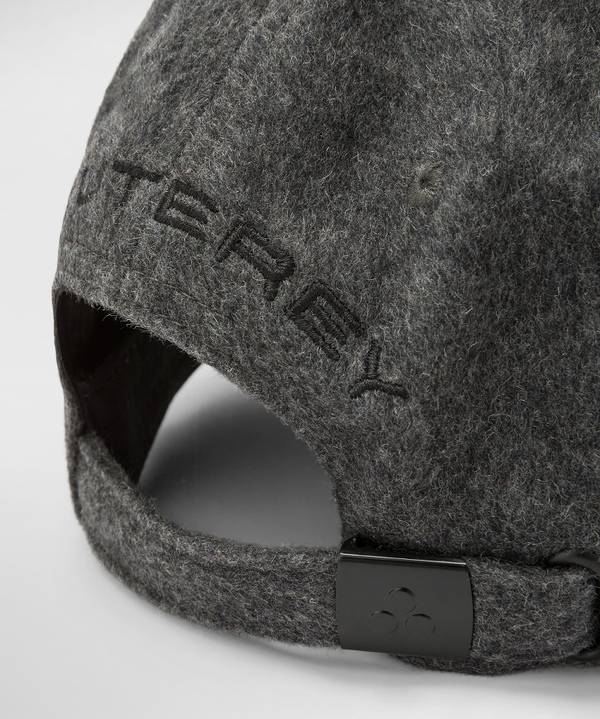 Peuterey Cappellino Con Visiera Saldi Di Fabbrica