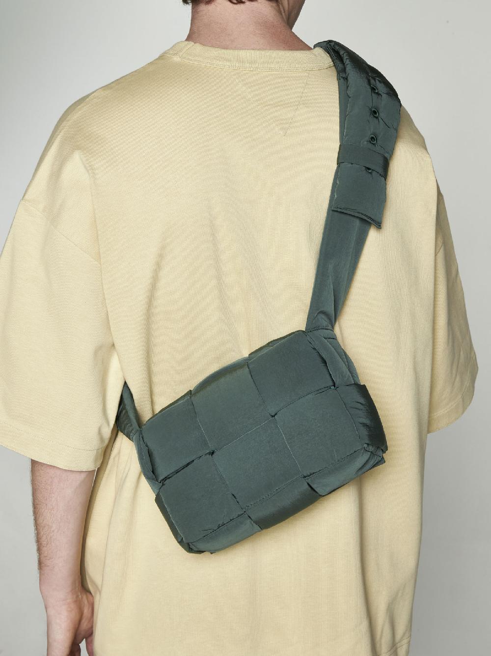 BOTTEGA VENETA Borsa Cassette piccola in nylon Intreccio Italia