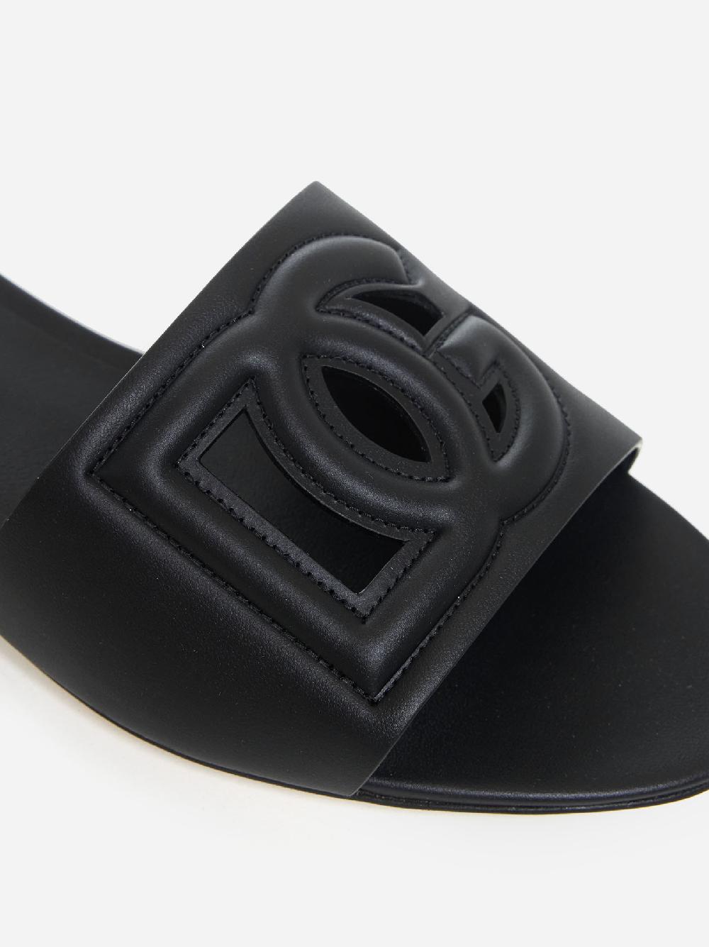 DOLCE & GABBANA Sandali flat in pelle con logo DG In Saldo