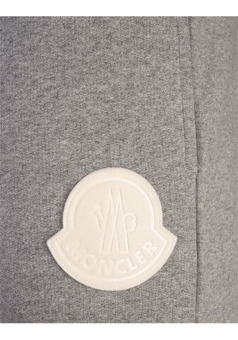 MONCLER Joggers Grigi Con Patch Logo a Contrasto - MONCLER Offerta