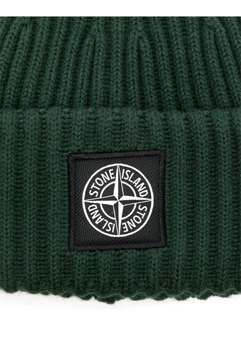 STONE ISLAND Berretto In Lana a Coste Verde Con Logo - STONE ISLAND 2025