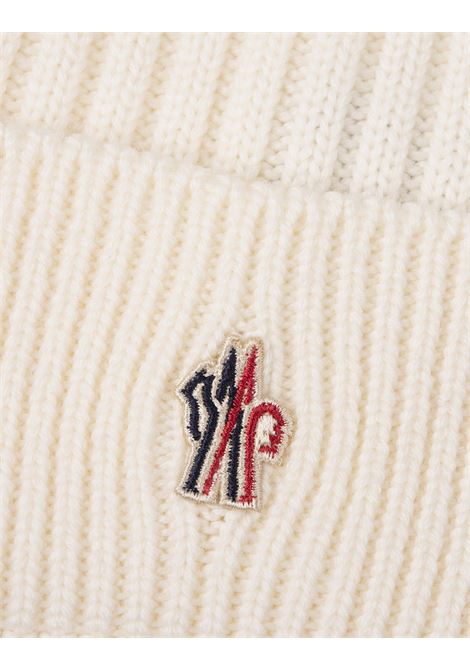 MONCLER GRENOBLE Berretto In Lana a Costine Bianca Con Patch Logo - MONCLER GRENOBLE Online