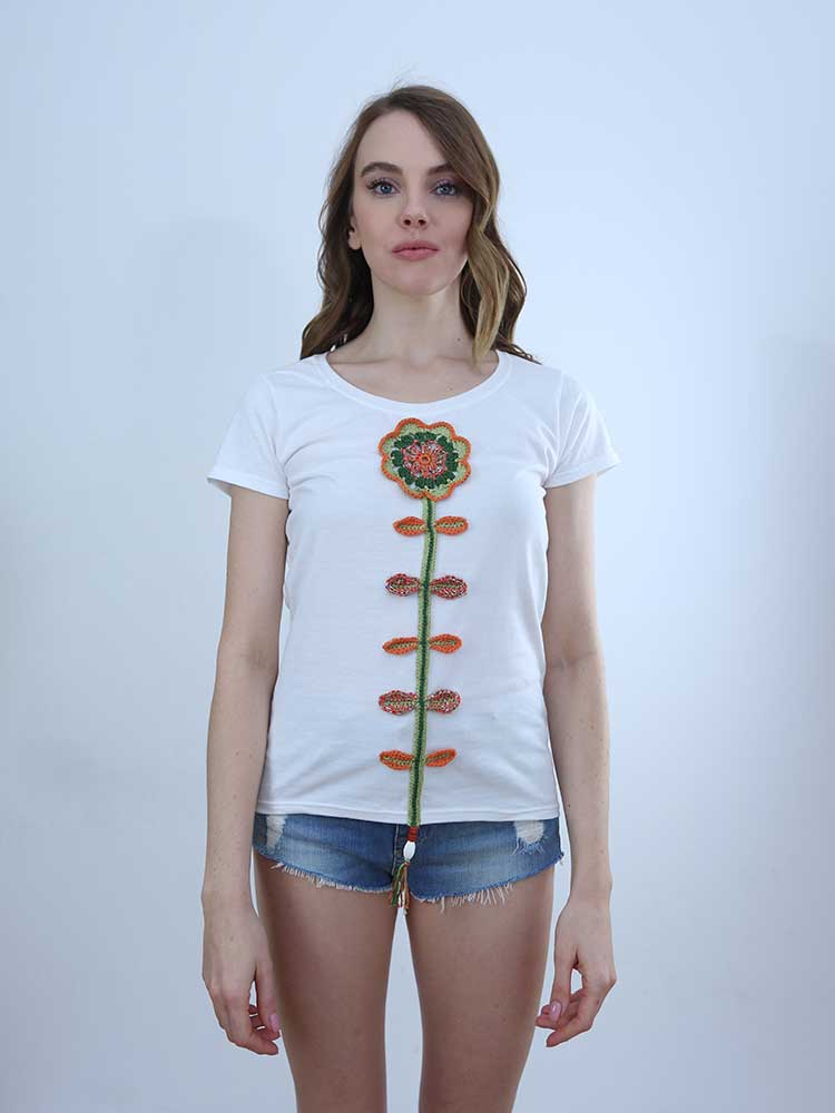 Tricot à Porter T-SHIRT SCOLLO AMPIO RICAMO UNCINETTO Soddisfazione Garantita
