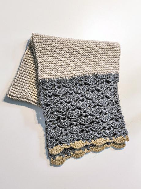 Tricot à Porter Sciarpa in maglia con bordi traforati finitura a smerlo Sconto