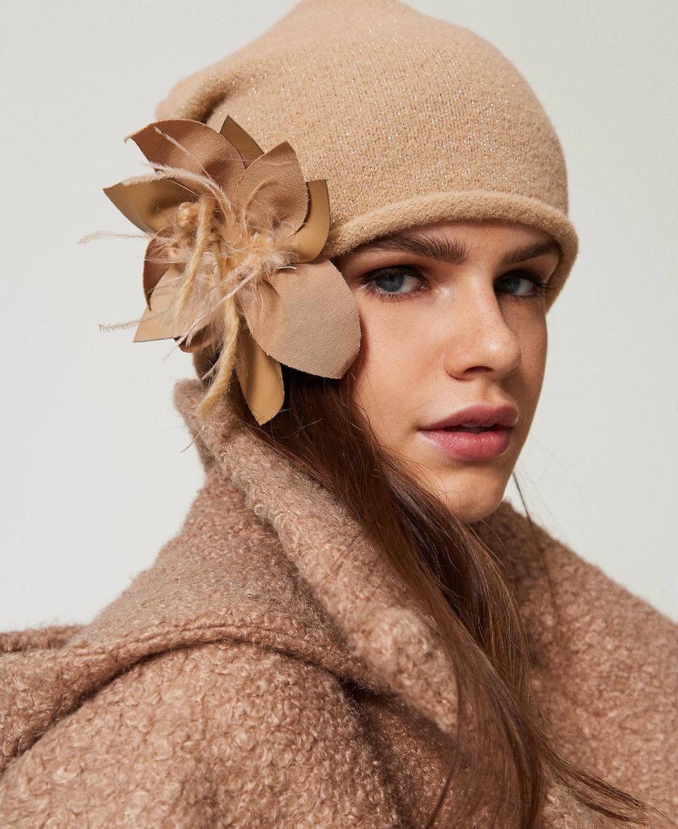 Twin Set Berretto in maglia con spilla a fiore 2025