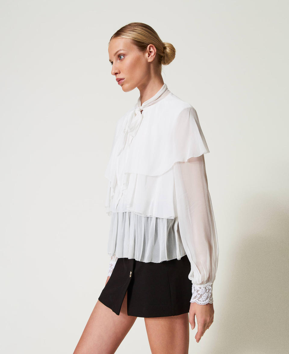 Twin Set Blusa in georgette con balze e pizzo Pezzi Unici