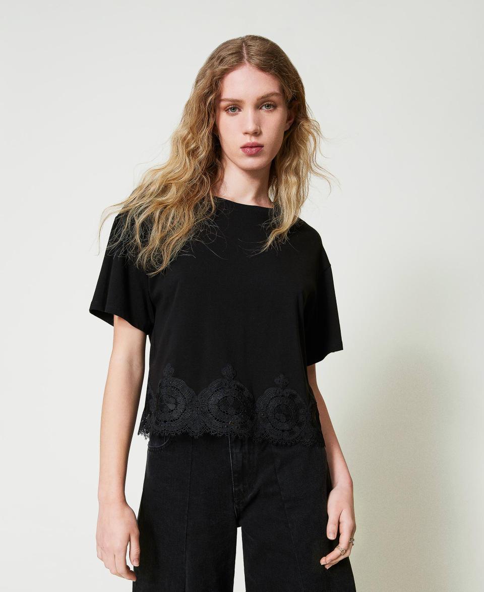Twin Set T-shirt cropped con pizzo macramè Bestseller