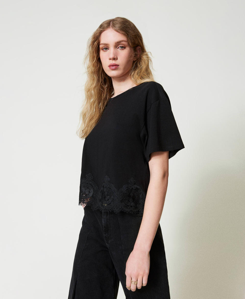 Twin Set T-shirt cropped con pizzo macramè Bestseller