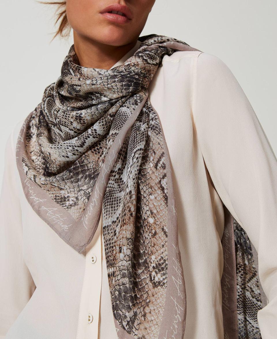 Twin Set Kefiah in georgette con stampa snake Nuovo