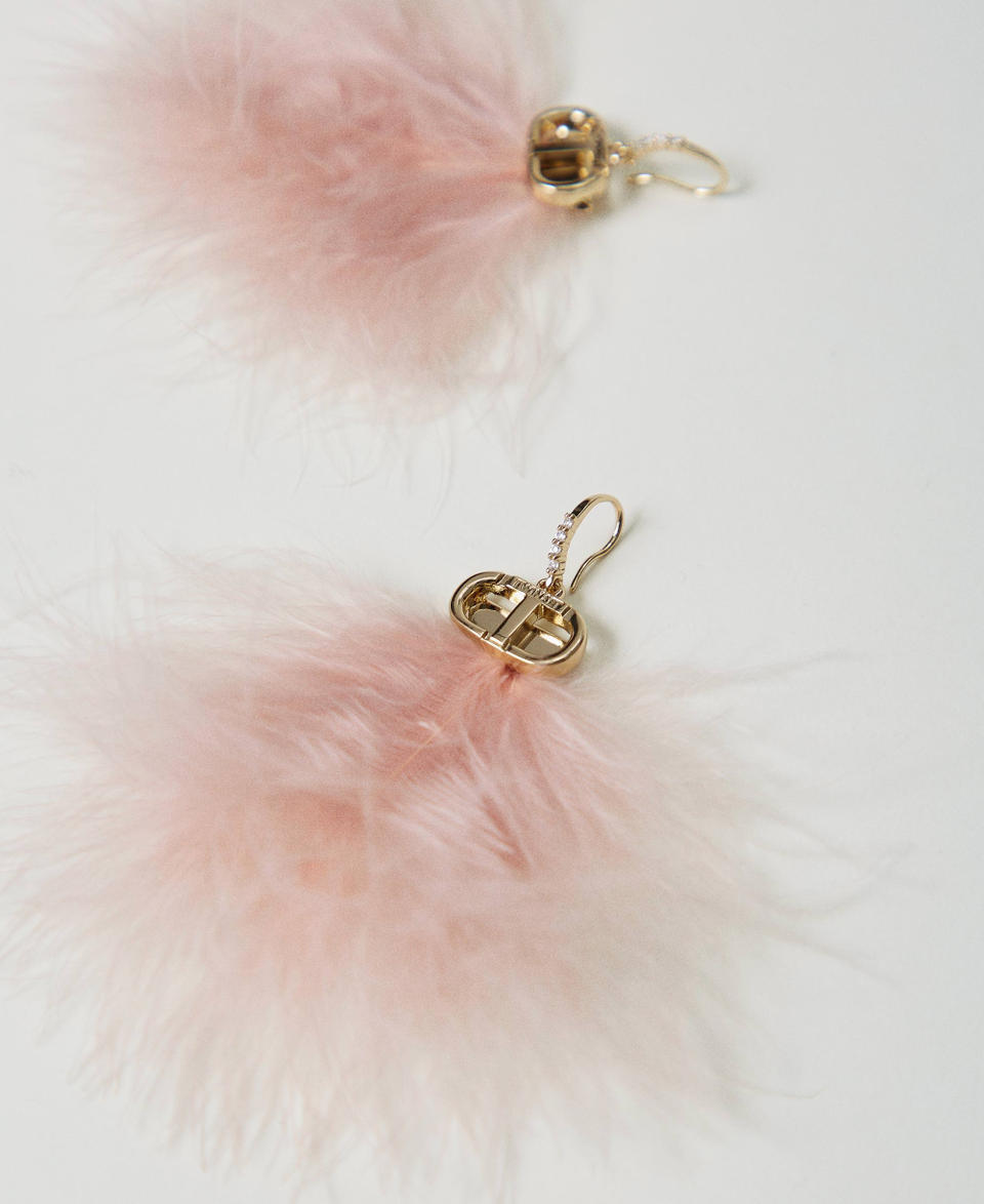 Twin Set Orecchini con piume e Oval T Vendita