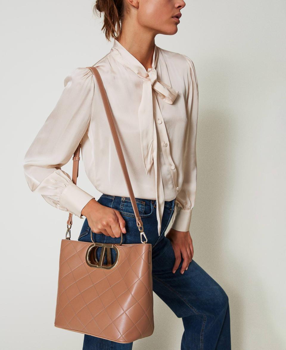 Twin Set Borsa shopper 'Lila' trapuntata con manico Oval T Offerta migliore