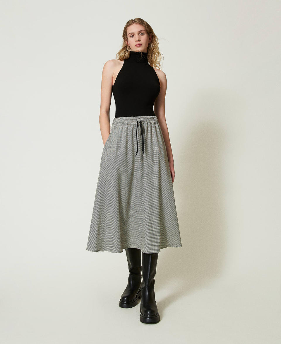 Twin Set Top halter fitted in maglia Fino al 65% di sconto