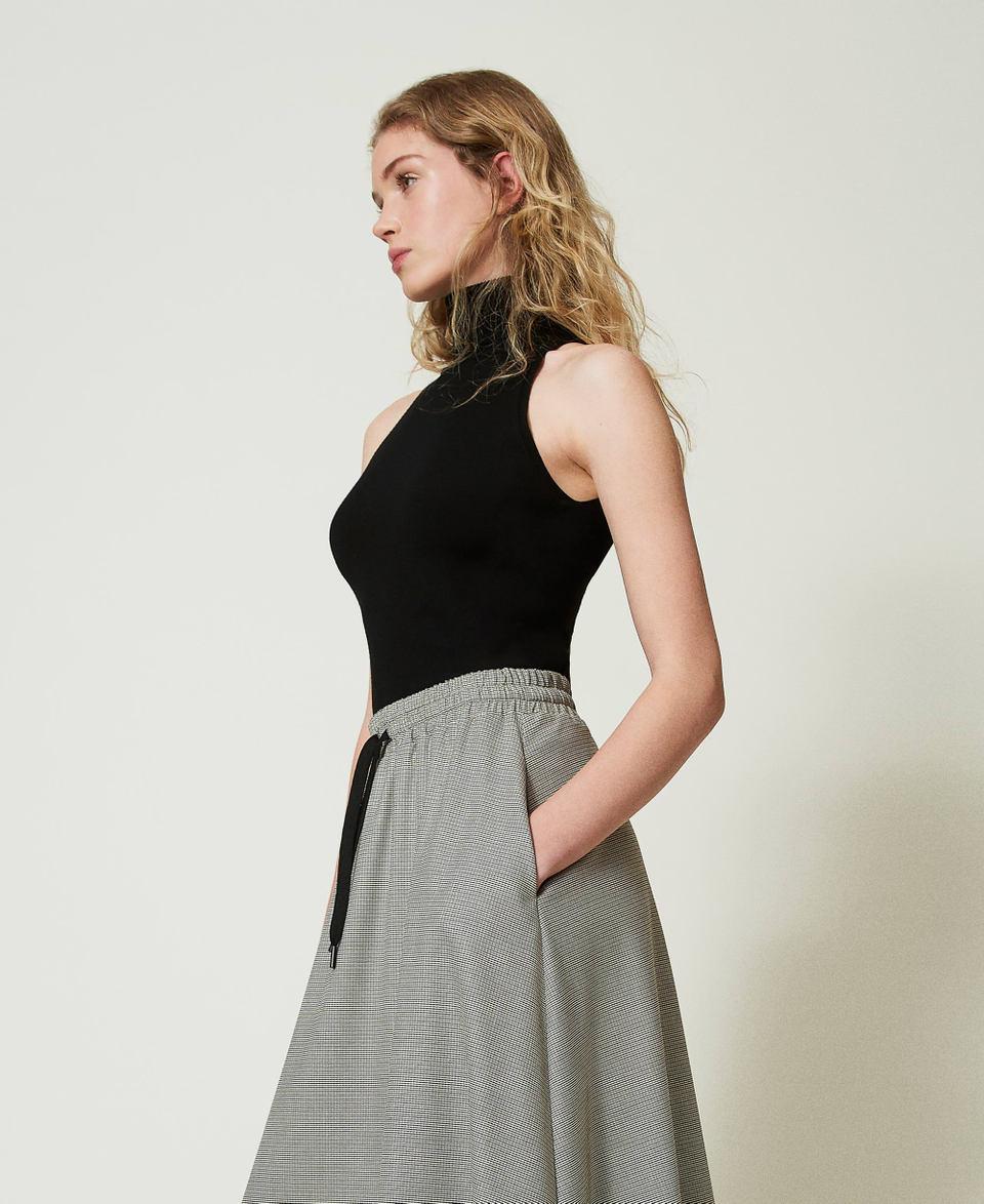 Twin Set Top halter fitted in maglia Fino al 65% di sconto