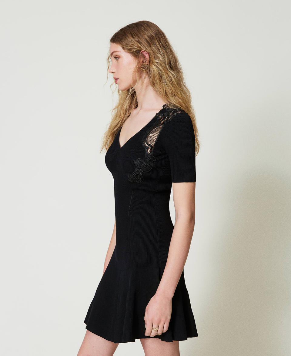 Twin Set Abito corto in maglia con pizzo Esporta salva
