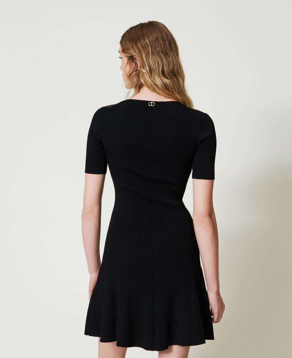 Twin Set Abito corto in maglia con pizzo Esporta salva
