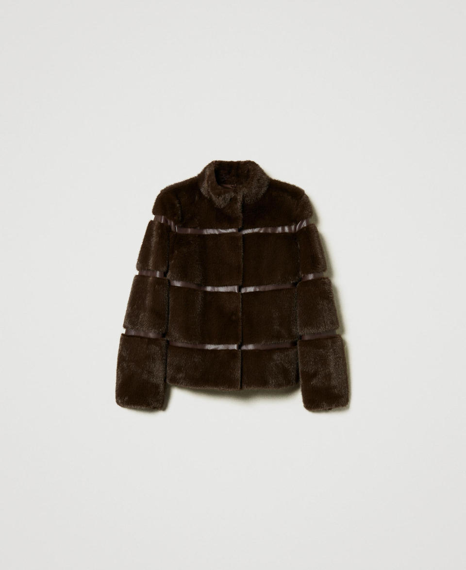 Twin Set Cappotto corto in faux fur con intarsi Prezzo Ridotto