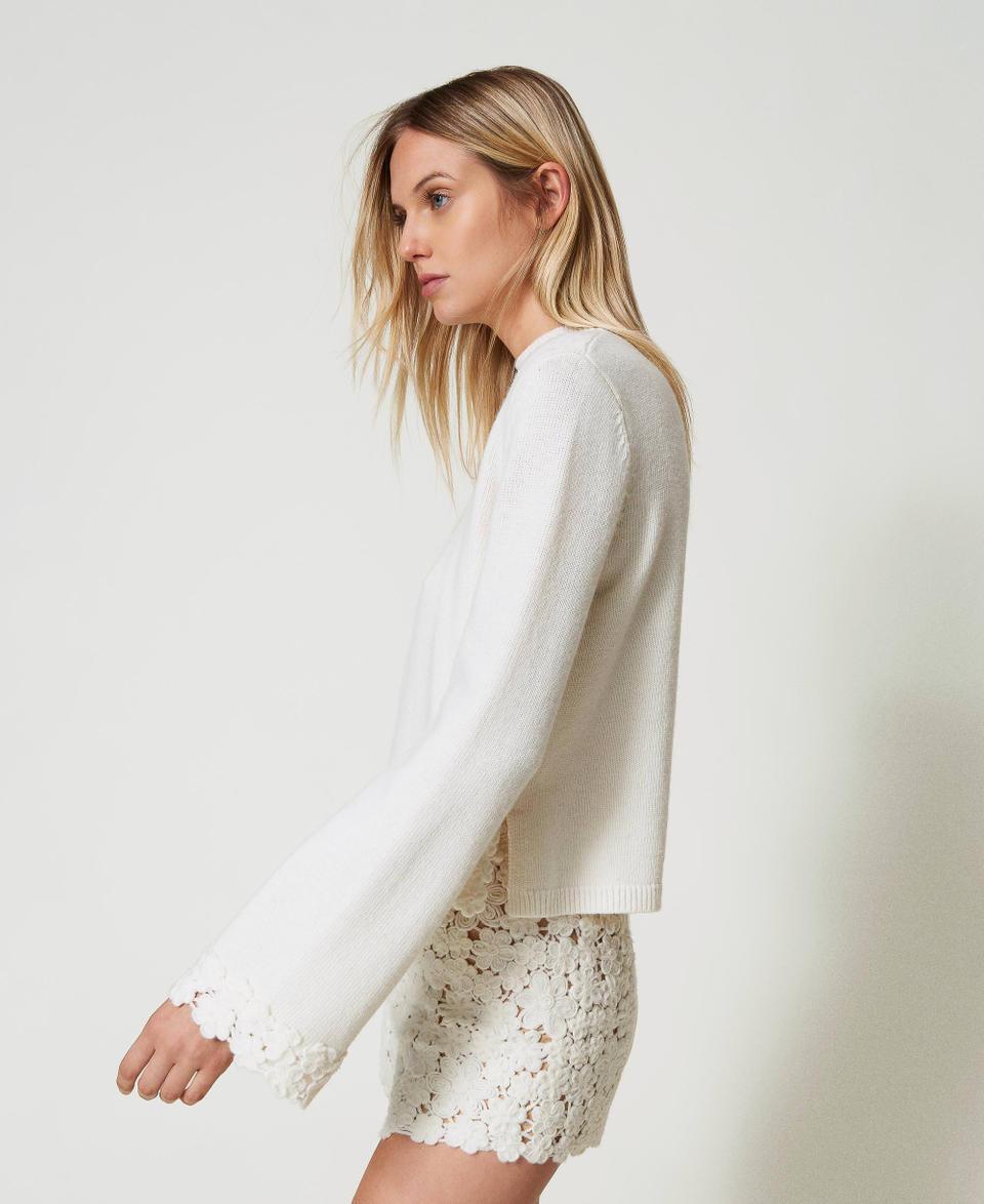 Twin Set Maglia lupetto in misto lana con ricamo Offerta per la Festa della Mamma