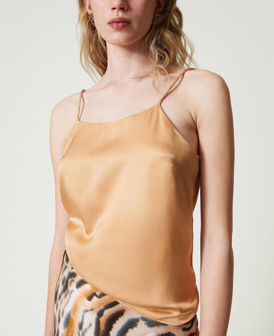 Twin Set Top in raso con scollo dritto Ultimi tre giorni