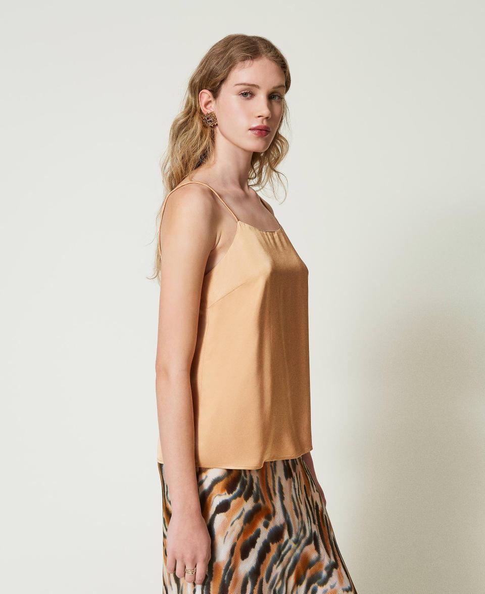 Twin Set Top in raso con scollo dritto Ultimi tre giorni