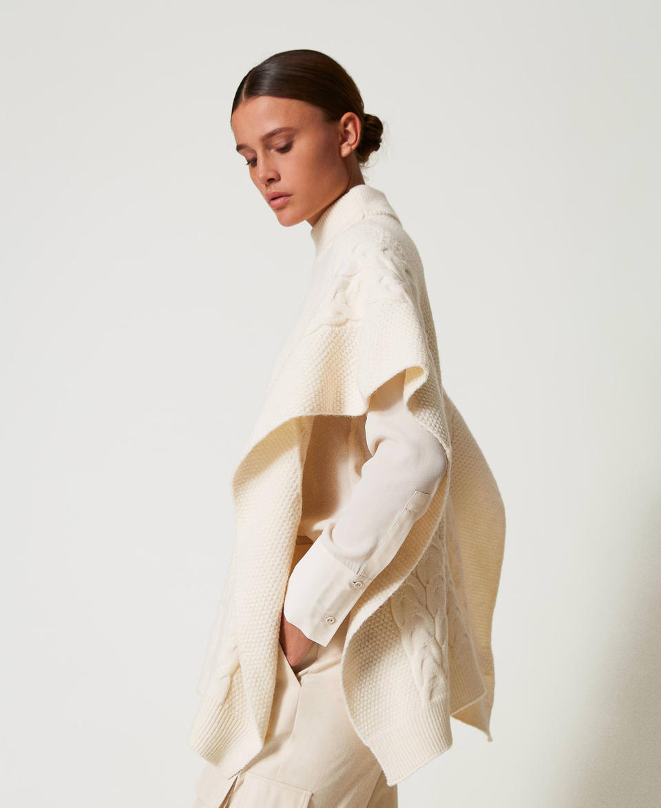 Twin Set Poncho in maglia con trecce Ultimo giorno