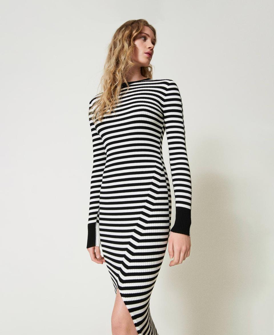 Twin Set Abito lungo in maglia a righe 50% di sconto per tempo limitato