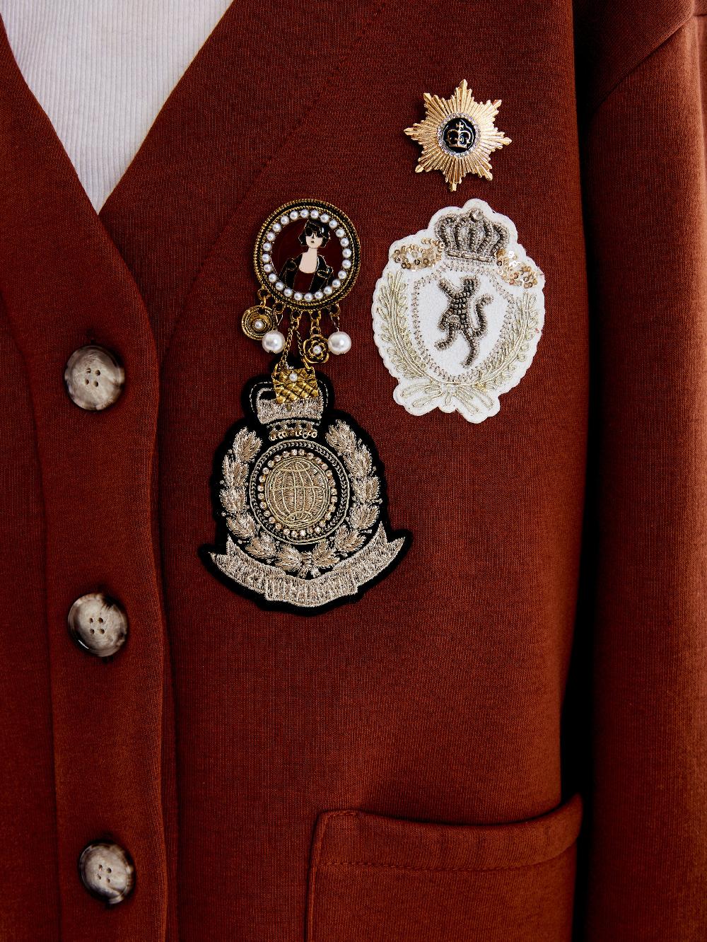 Vicolo Cardigan in Felpa con Patch e Spille Marrone I Più Venduti
