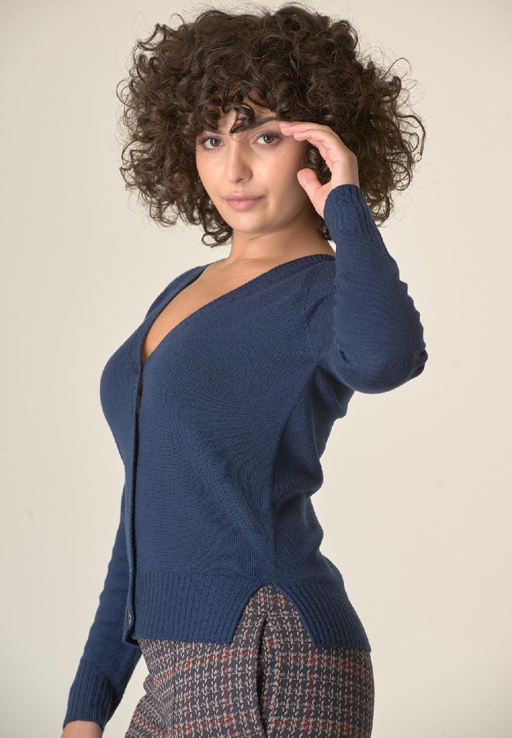 Angelico Cardigan blu lana merinos manica raglan Prezzo Ridotto